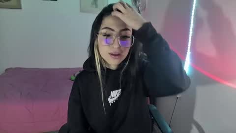 Snapshot of nymph_frida chatting on 3, 2, 2025 Frida online show from 3, 2, 2025