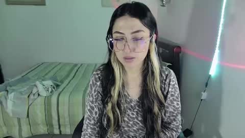 Snapshot of nymph_frida chatting on 5, 3, 2025 Frida online show from 5, 3, 2025