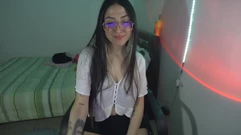 Snapshot of nymph_frida chatting on 5, 4, 2026 Frida online show from 5, 4, 2026