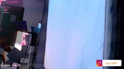 Snapshot of nymzieloren chatting on 4, 12, 2025 Nym online show from 4, 12, 2025