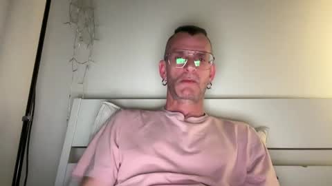Snapshot of o_johnny_deep_o chatting on 7, 6, 2026 Jonathan Deep online show from 7, 6, 2026