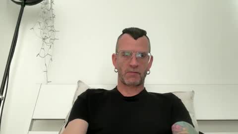 Snapshot of o_johnny_deep_o chatting on 11, 6, 2026 Jonathan Deep online show from 11, 6, 2026