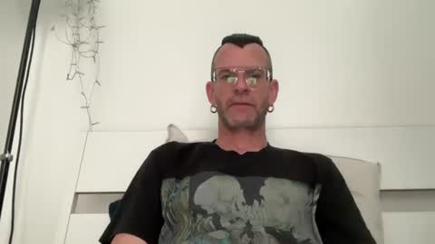 Snapshot of o_johnny_deep_o chatting on 13, 6, 2026 Jonathan Deep online show from 13, 6, 2026