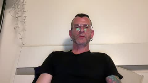 Snapshot of o_johnny_deep_o chatting on 14, 6, 2026 Jonathan Deep online show from 14, 6, 2026