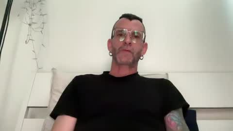 Snapshot of o_johnny_deep_o chatting on 14, 6, 2026 Jonathan Deep online show from 14, 6, 2026