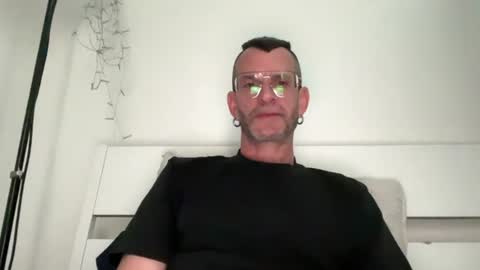 Snapshot of o_johnny_deep_o chatting on 15, 6, 2026 Jonathan Deep online show from 15, 6, 2026