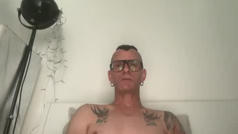 Snapshot of o_johnny_deep_o chatting on 27, 7, 2026 Jonathan Deep online show from 27, 7, 2026