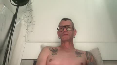 Snapshot of o_johnny_deep_o chatting on 28, 7, 2026 Jonathan Deep online show from 28, 7, 2026