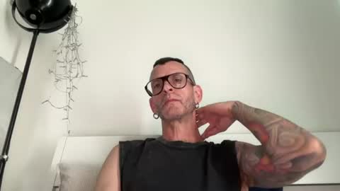 Snapshot of o_johnny_deep_o chatting on 1, 8, 2026 Jonathan Deep online show from 1, 8, 2026
