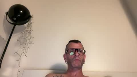 Snapshot of o_johnny_deep_o chatting on 4, 8, 2026 Jonathan Deep online show from 4, 8, 2026