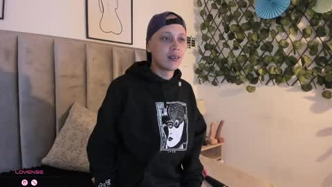 Sara Help me reach 1000 followers online show from 5, 6, 2026