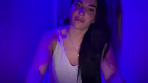 Snapshot of oceanxalara22_xo chatting on 4, 10, 2025 A L A R A online show from 4, 10, 2025