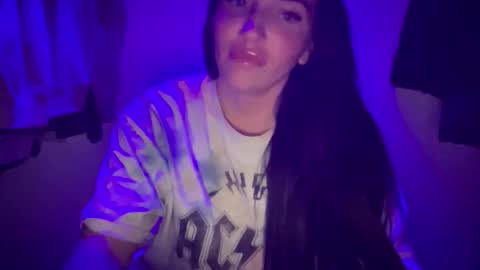 Snapshot of oceanxalara22_xo chatting on 21, 10, 2025 A L A R A online show from 21, 10, 2025