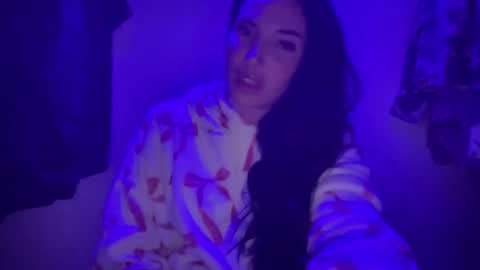 Snapshot of oceanxalara22_xo chatting on 5, 11, 2025 A L A R A online show from 5, 11, 2025