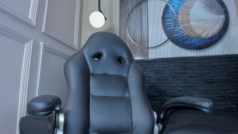 independent model online show from 17, 1, 2025