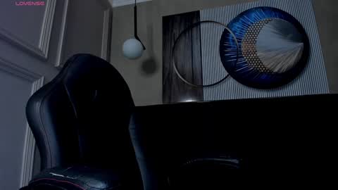 independent model online show from 28, 1, 2025