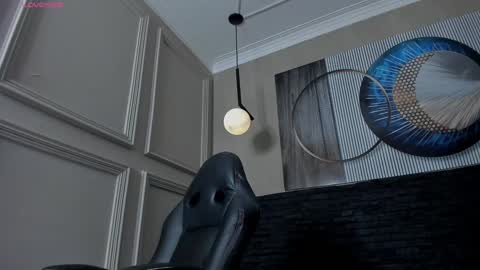 independent model online show from 6, 2, 2025