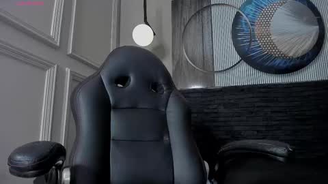 independent model online show from 19, 2, 2025