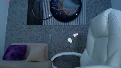 independent model online show from 28, 10, 2025