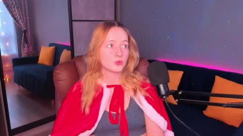 Snapshot of oddlyfamiliar chatting on 23, 12, 2024 Call me Bee online show from 23, 12, 2024