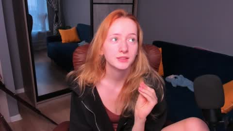 Snapshot of oddlyfamiliar chatting on 29, 1, 2025 Call me Bee online show from 29, 1, 2025