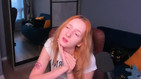 Snapshot of oddlyfamiliar chatting on 11, 2, 2025 Call me Bee online show from 11, 2, 2025
