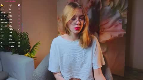 Snapshot of odelyncure chatting on 22, 12, 2025 Lynna online show from 22, 12, 2025