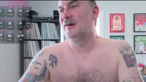 Snapshot of office_dad chatting on 11, 4, 2026 Office Dad online show from 11, 4, 2026