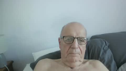 Snapshot of oggi95 chatting on 10, 9, 2025 oggi95 online show from 10, 9, 2025