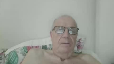 Snapshot of oggi95 chatting on 16, 9, 2025 oggi95 online show from 16, 9, 2025