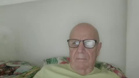 Snapshot of oggi95 chatting on 6, 10, 2025 oggi95 online show from 6, 10, 2025