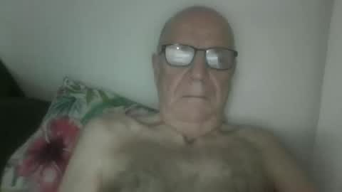 Snapshot of oggi95 chatting on 11, 10, 2025 oggi95 online show from 11, 10, 2025