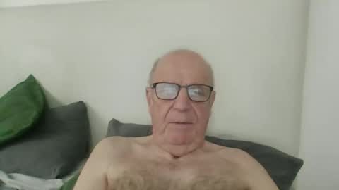 Snapshot of oggi95 chatting on 5, 11, 2025 oggi95 online show from 5, 11, 2025