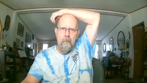 Snapshot of ogusbogus chatting on 4, 12, 2025 Maximus No Mo online show from 4, 12, 2025