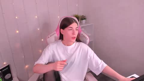 KAYA. online Tu We Th Fr Sa 0100AM - 0800AM Time zone of Germany Munich online show from 25, 3, 2026