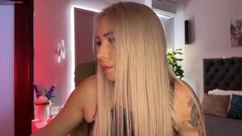 Snapshot of ohmyemma chatting on 17, 9, 2025 Emma online show from 17, 9, 2025