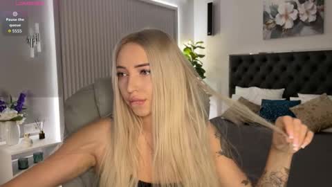 Snapshot of ohmyemma chatting on 23, 9, 2025 Emma online show from 23, 9, 2025