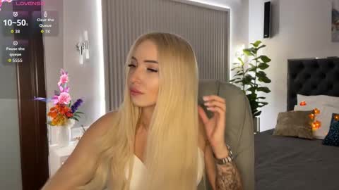 Snapshot of ohmyemma chatting on 3, 10, 2025 Emma online show from 3, 10, 2025