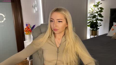 Snapshot of ohmyemma chatting on 14, 10, 2025 Emma online show from 14, 10, 2025