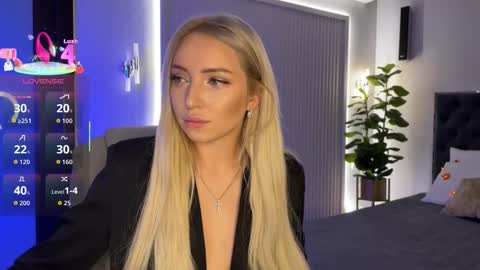 Snapshot of ohmyemma chatting on 18, 10, 2025 Emma online show from 18, 10, 2025