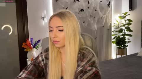 Snapshot of ohmyemma chatting on 27, 10, 2025 Emma online show from 27, 10, 2025