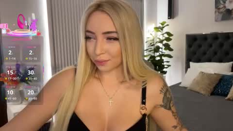 Snapshot of ohmyemma chatting on 6, 11, 2025 Emma online show from 6, 11, 2025