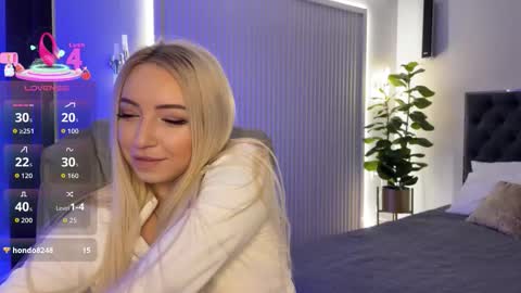 Snapshot of ohmyemma chatting on 9, 11, 2025 Emma online show from 9, 11, 2025