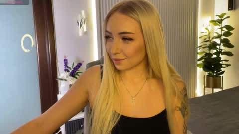 Snapshot of ohmyemma chatting on 15, 11, 2025 Emma online show from 15, 11, 2025