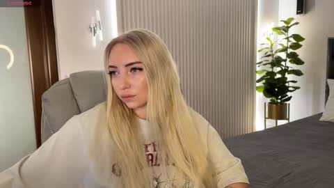 Snapshot of ohmyemma chatting on 17, 11, 2025 Emma online show from 17, 11, 2025