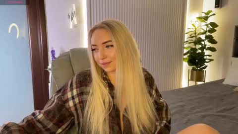 Snapshot of ohmyemma chatting on 19, 11, 2025 Emma online show from 19, 11, 2025