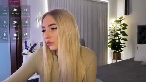 Snapshot of ohmyemma chatting on 21, 11, 2025 Emma online show from 21, 11, 2025