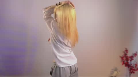 Snapshot of ohpeliadark chatting on 24, 3, 2026 Emi and Ohpi online show from 24, 3, 2026