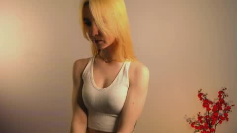 Snapshot of ohpeliadark chatting on 3, 4, 2026 Emi and Ohpi online show from 3, 4, 2026