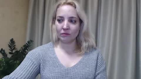 Snapshot of ohsweetmari chatting on 5, 2, 2025 Mari online show from 5, 2, 2025